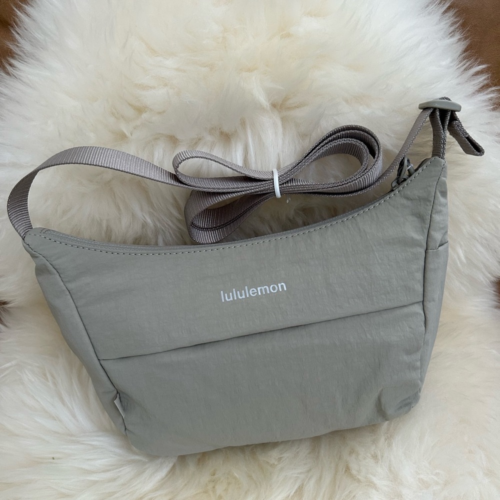 Lululemon Sling Crossbody Bag 2L/Raw Linen/NWT